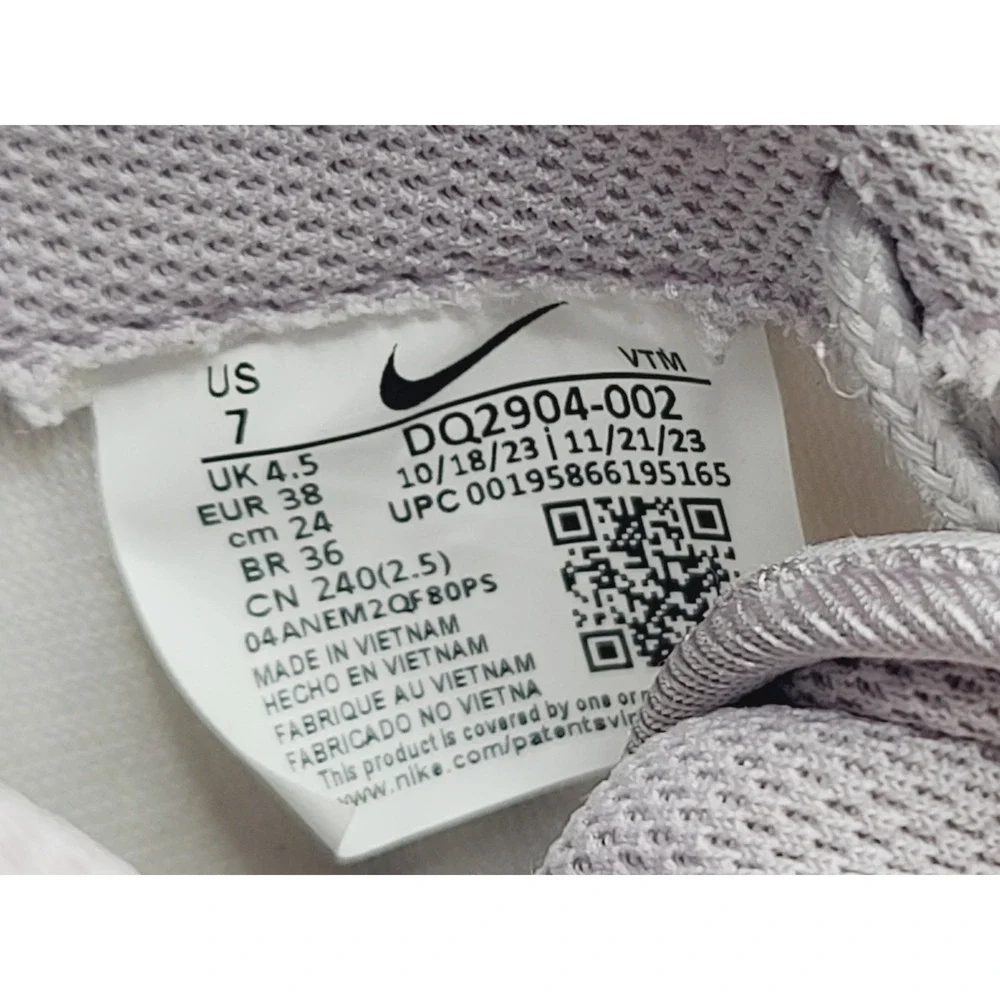 Nike‎ Air Athletic Sneakers Women's Size 7 Grey/Purple Color.